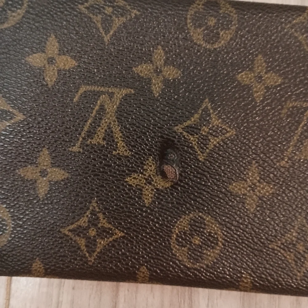 LOUIS VUITTON Monogram Portefeuille International Long Wallet - Picture 4 of 16
